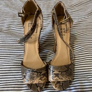 Chunky snake skin heels!